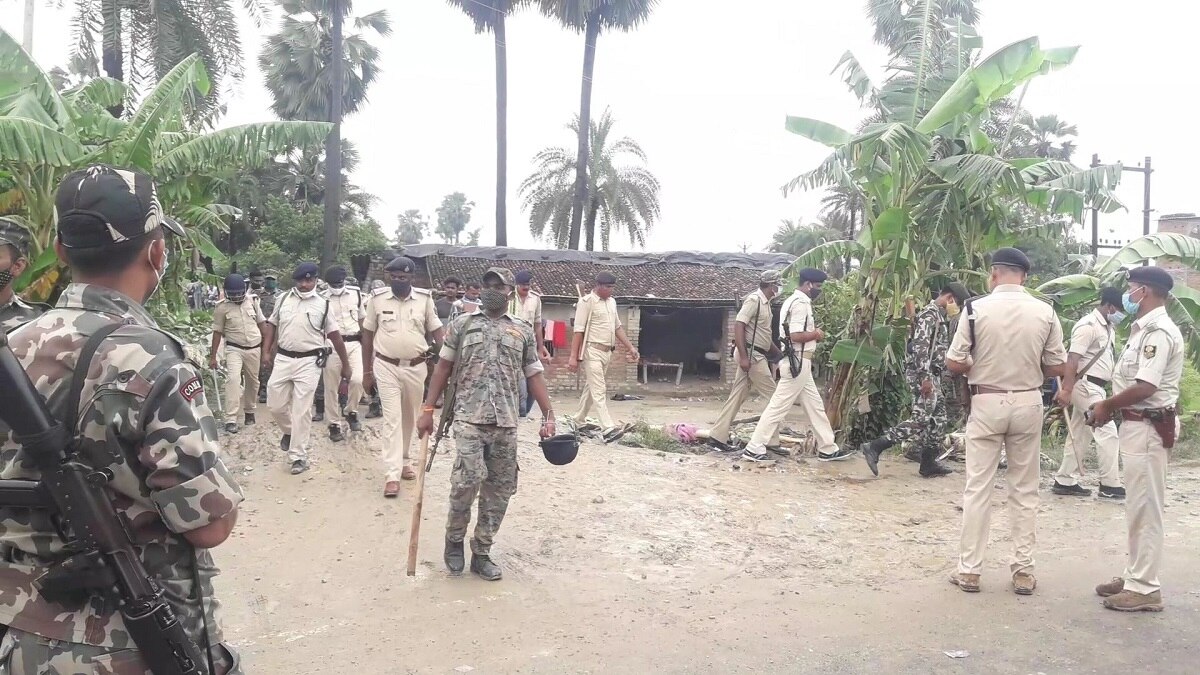 मौके पर अधिकारी