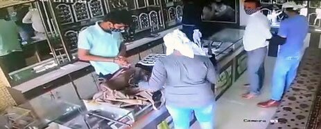 toy gun to rob a jewelery showroom