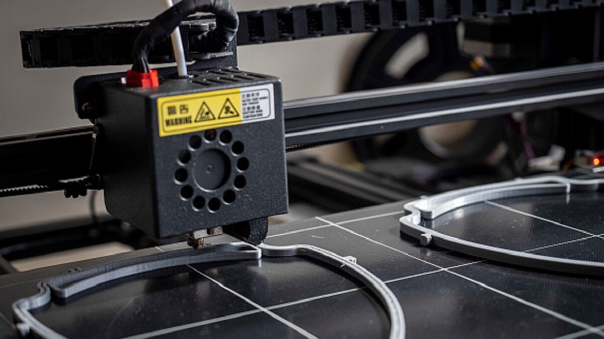 लगाया है बहुत पैसा