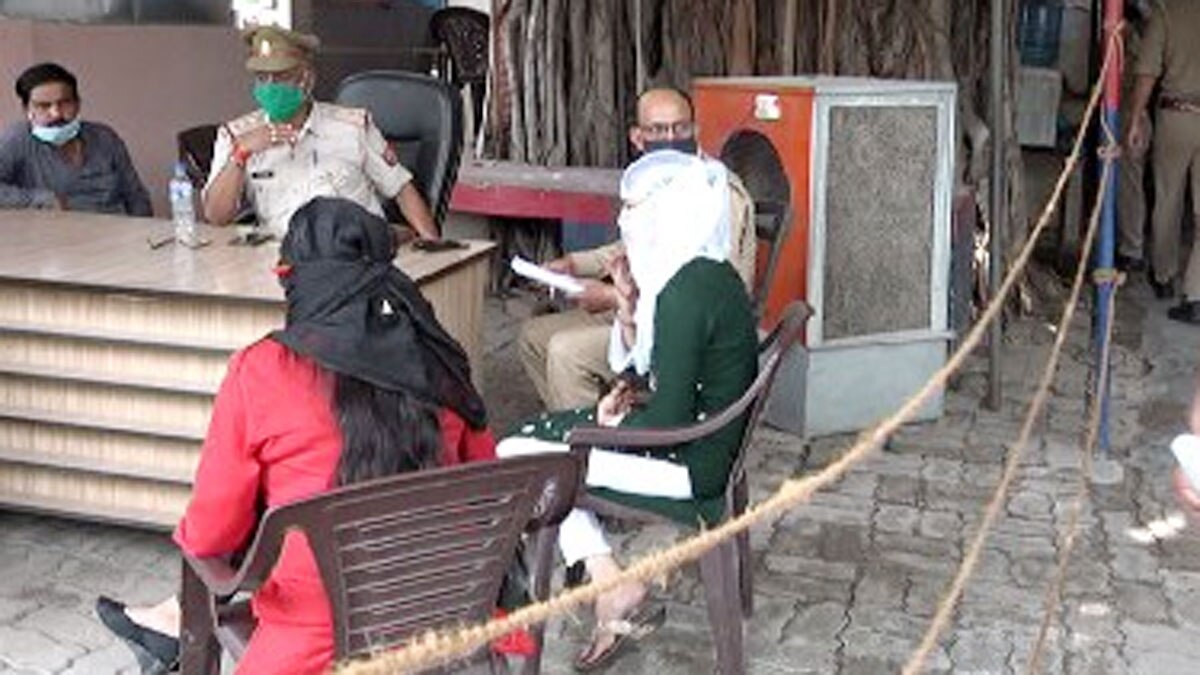 पत्नियों ने खोले 5 शादी करने वाले ढोंगी बाबा के राज