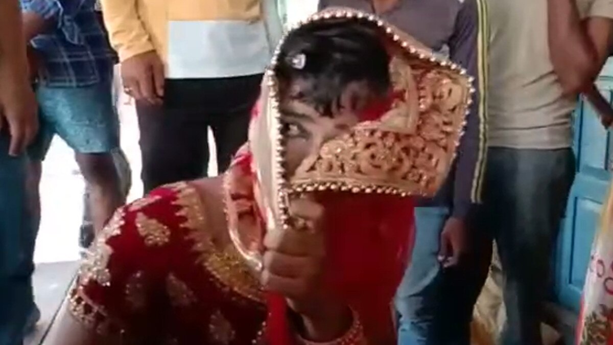 A young man entered the house disguised as a woman