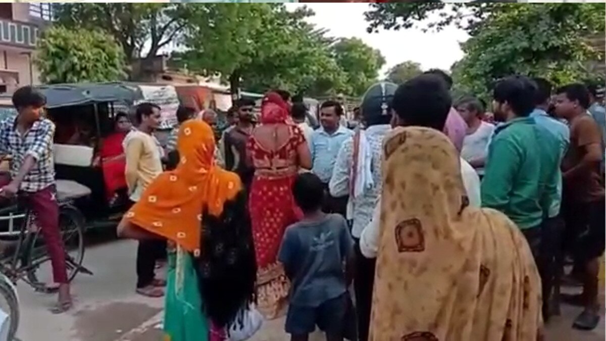 A young man entered the house disguised as a woman