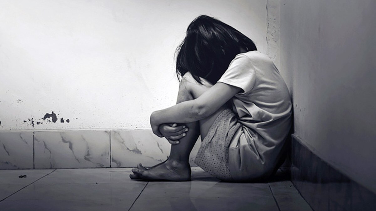 मासूम बच्ची के साथ बुजुर्ग ने की छेड़छाड़ की कोश‍िश