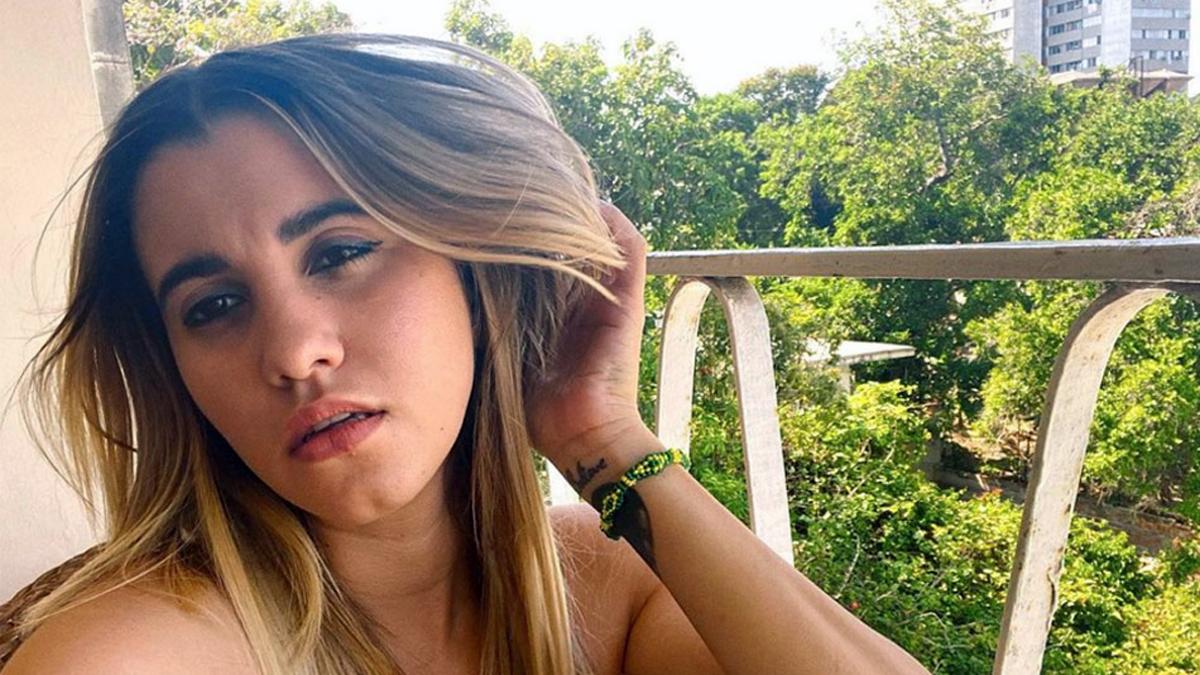 सरकार के खिलाफ बोलने पर LIVE इंटरव्यू से महिला को उठा ले गई पुलिस