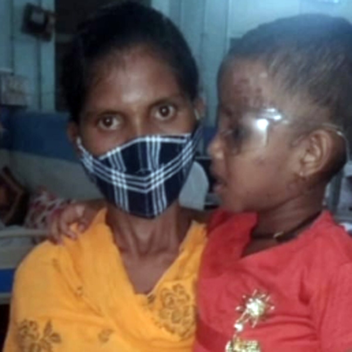 Brave mother fought with leopard