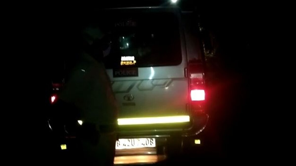 Woman tied to lamp post and beaten up ​