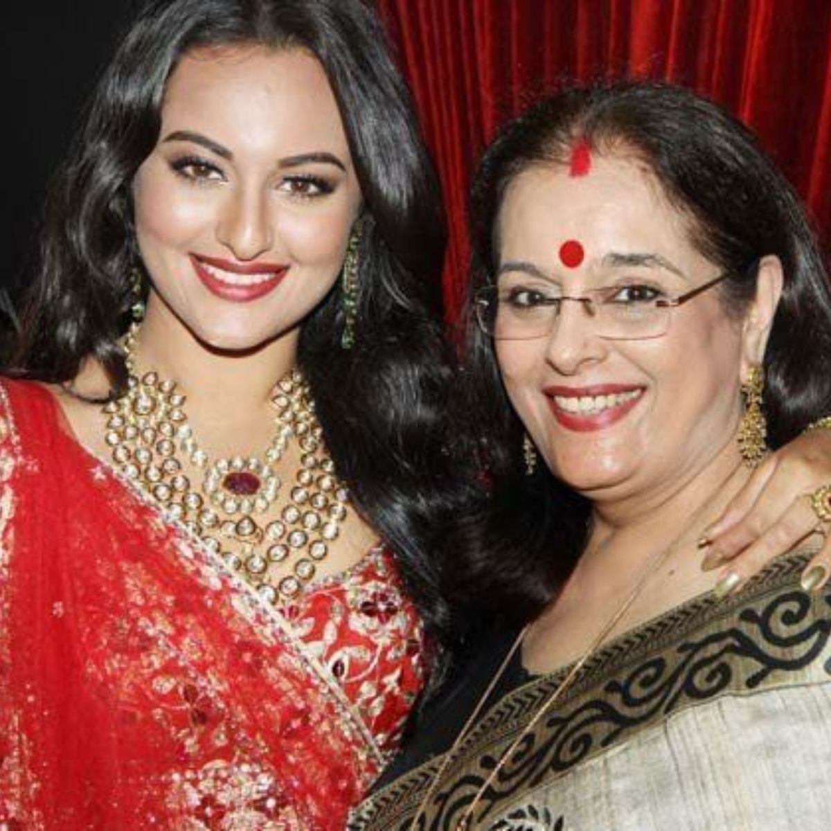 सोनाक्षी सिन्हा और पूनम सिन्हा