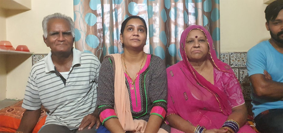 आशा, अपने परिवार के साथ (aajtak.in)