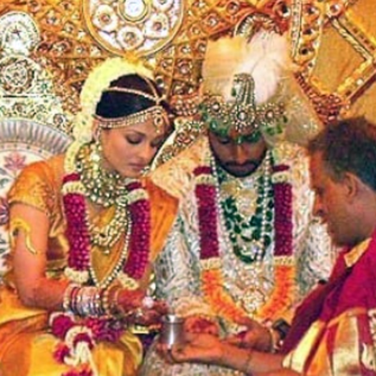  अभिषेक बच्चन 