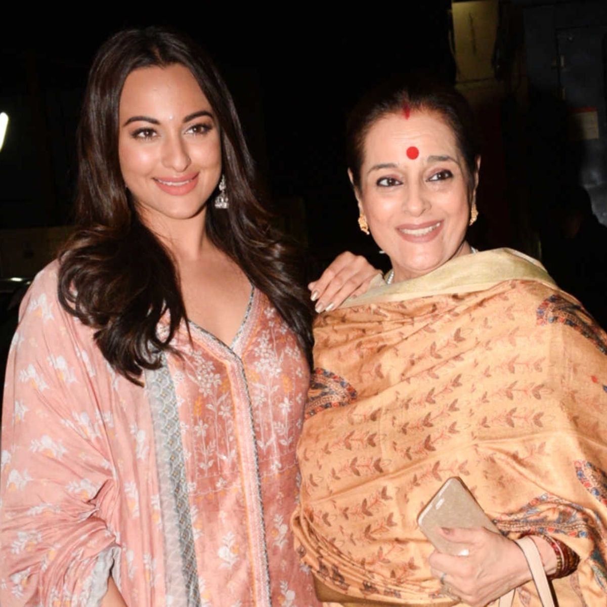 सोनाक्षी सिन्हा और पूनम सिन्हा