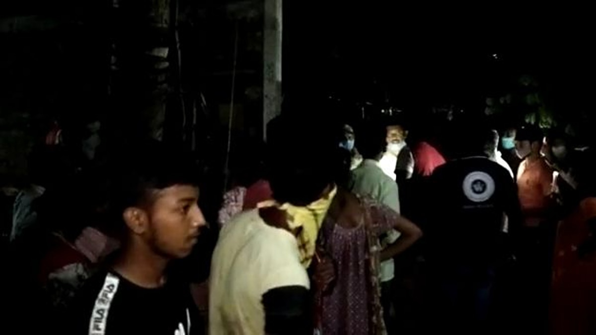 Woman tied to lamp post and beaten up