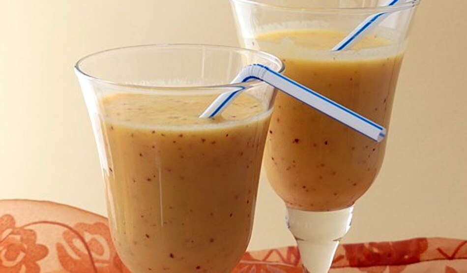 सेब और एवोकाडो स्मूदी