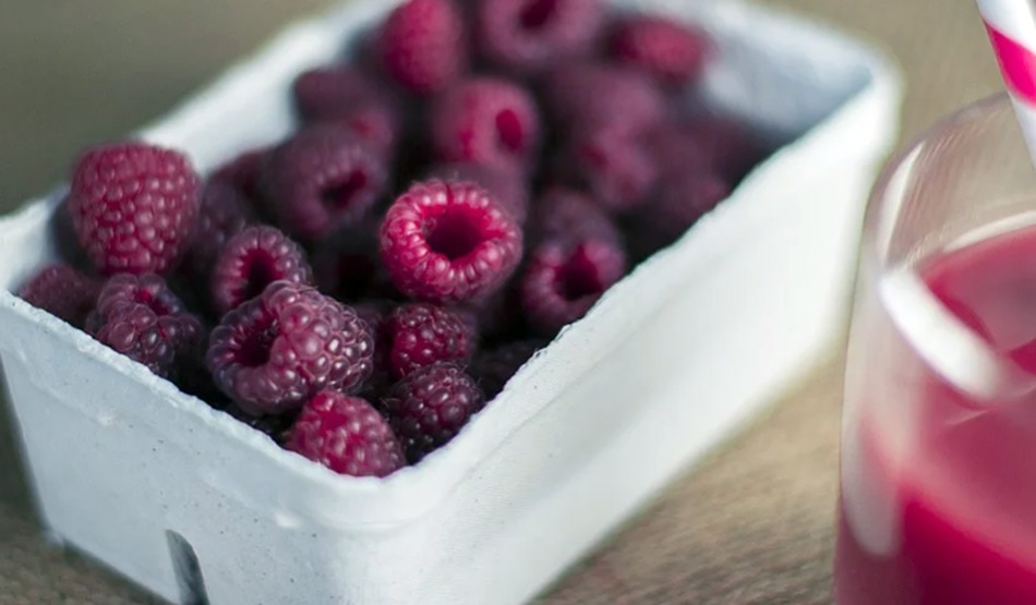 चेरी और रसभरी स्मूदी