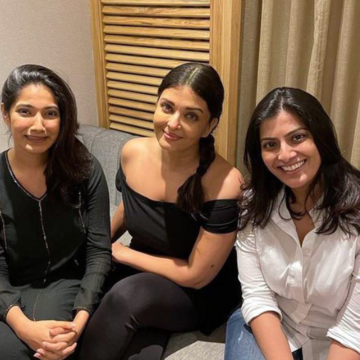 सरथ कुमार की फैमिली संग ऐश्वर्या