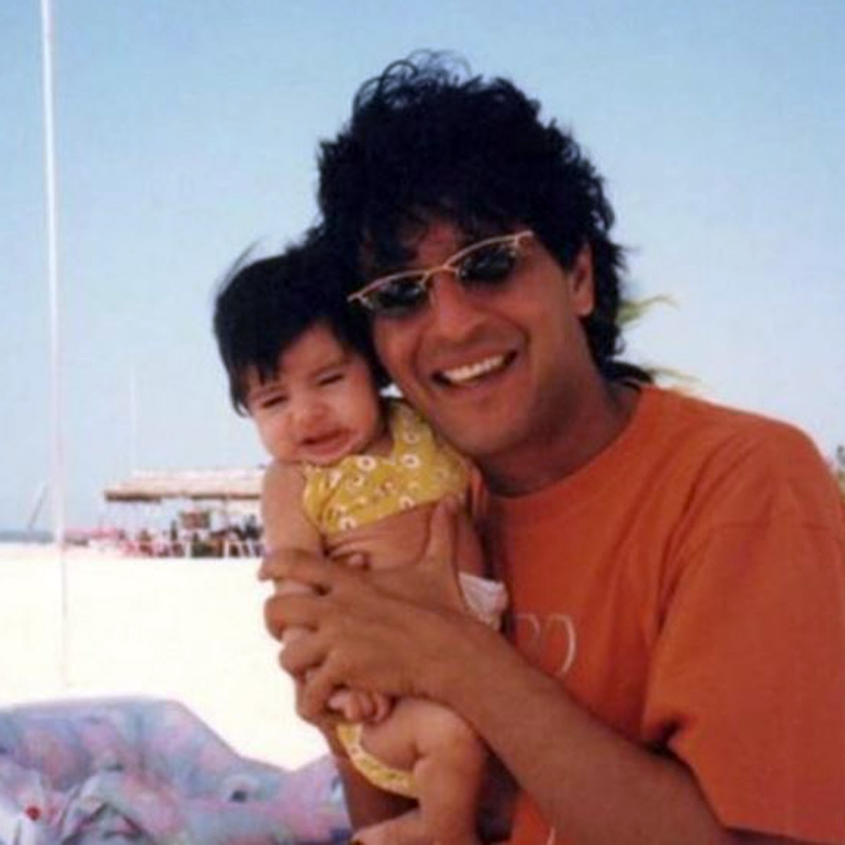 पिता चंकी पांडे के साथ बेटी अनन्या पांडे