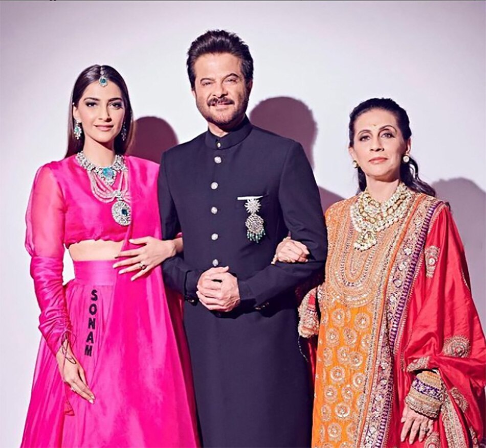 सोनम-अन‍िल-सुनीता कपूर  