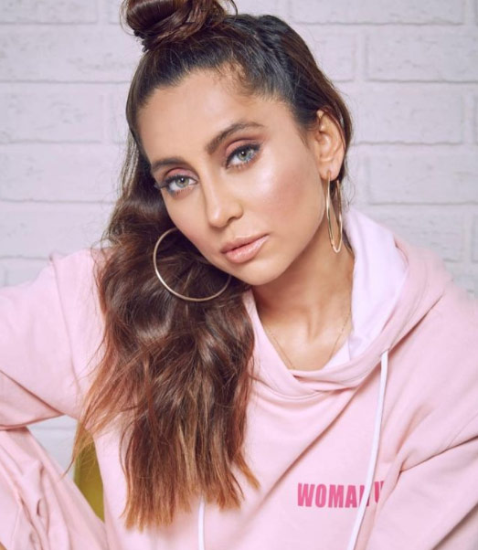 अनुषा दांडेकर 