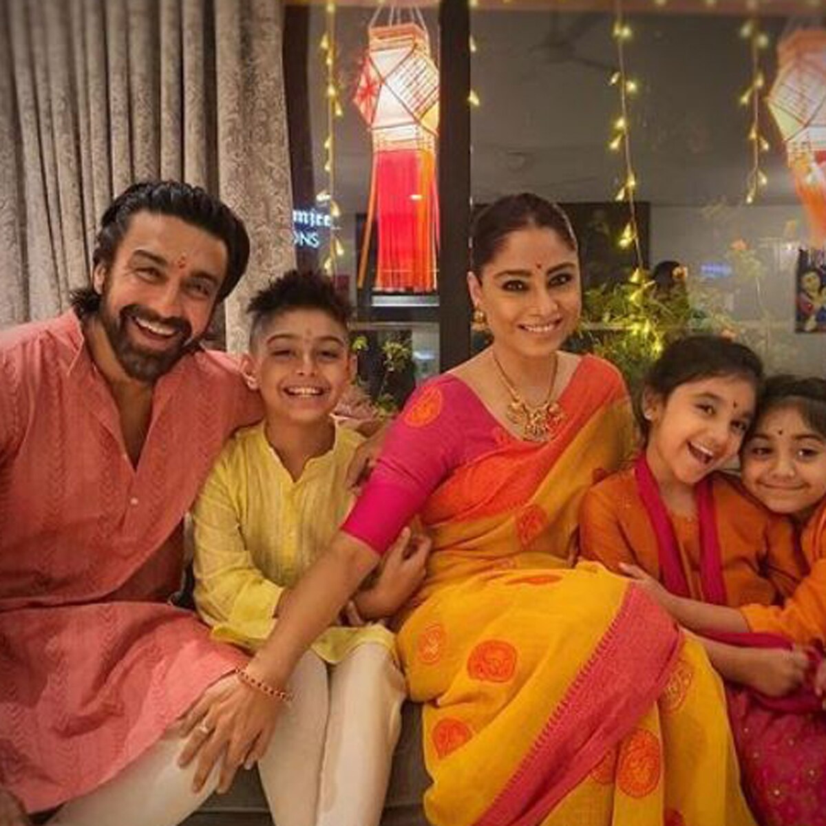 फैमिली संग आशीष चौधरी