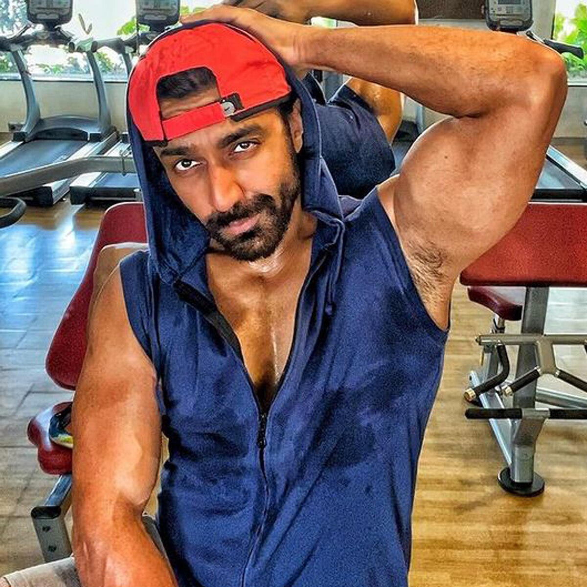 आशीष चौधरी