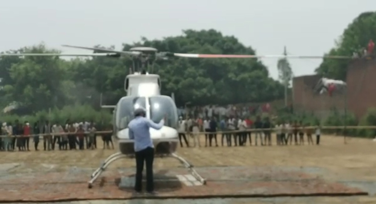 Woman gram pradhan arrived by helicopter