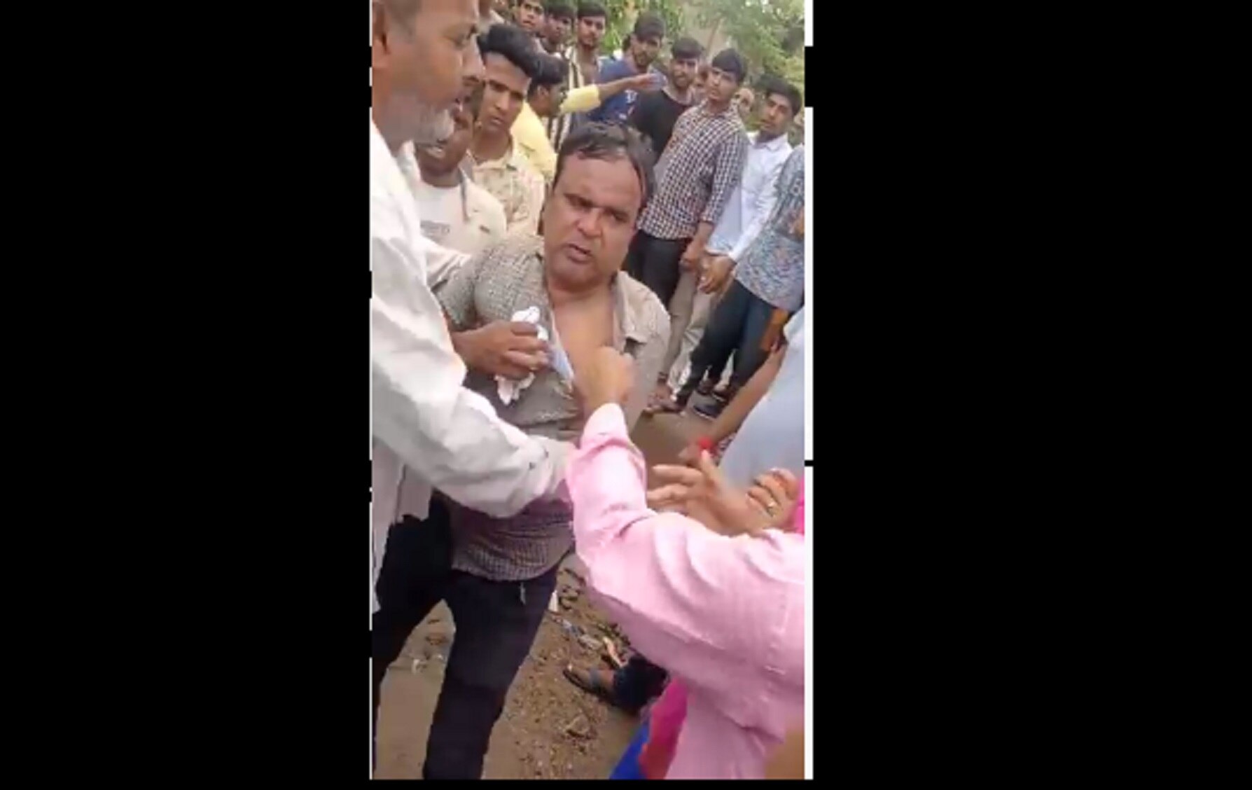 छेड़छाड़ करने पर पिटाई