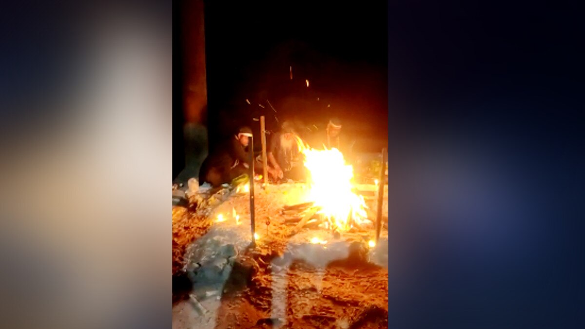 रात में श्मशान भूम‍ि पर तांत्रिकों से कराई पूजा