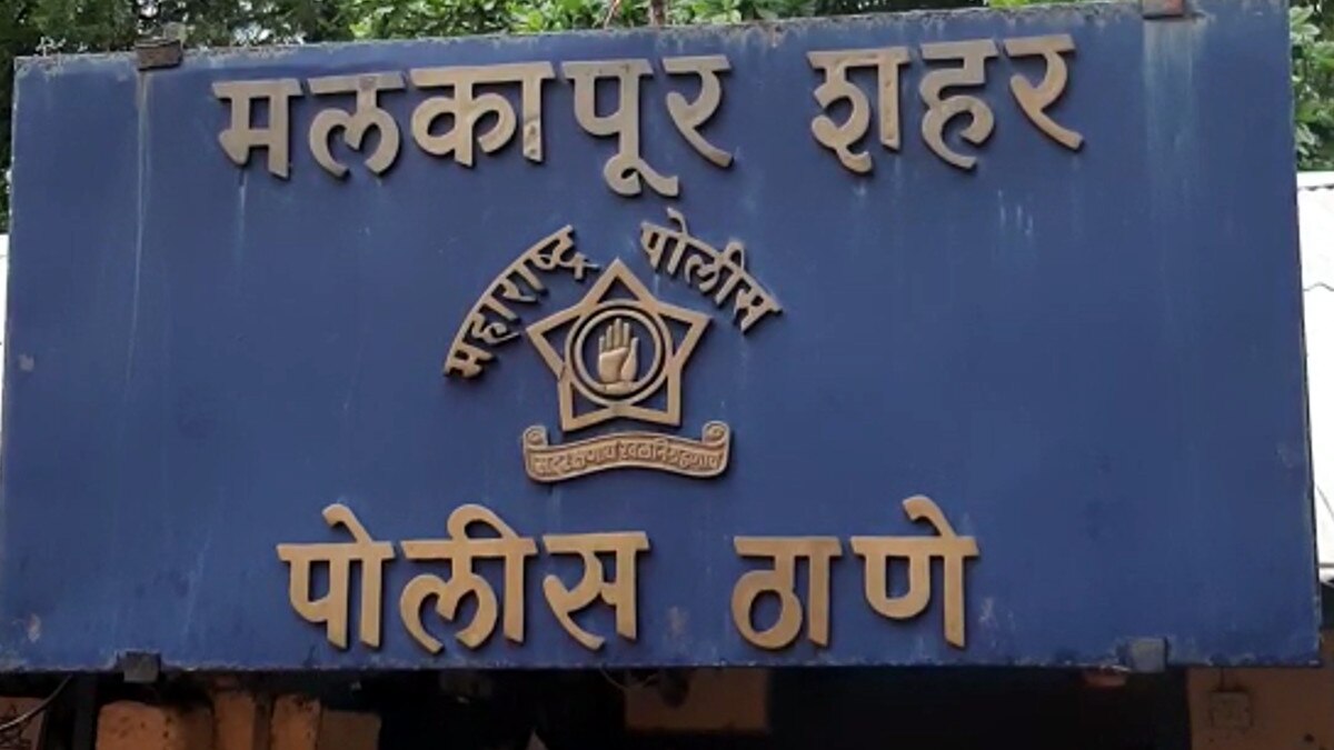 रात में श्मशान भूम‍ि पर तांत्रिकों से कराई पूजा