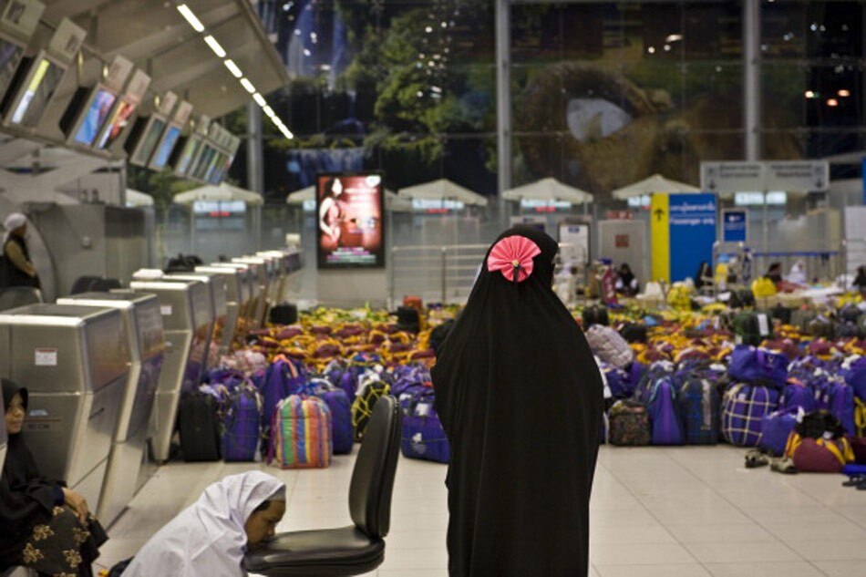 corona positive man wear burkha 