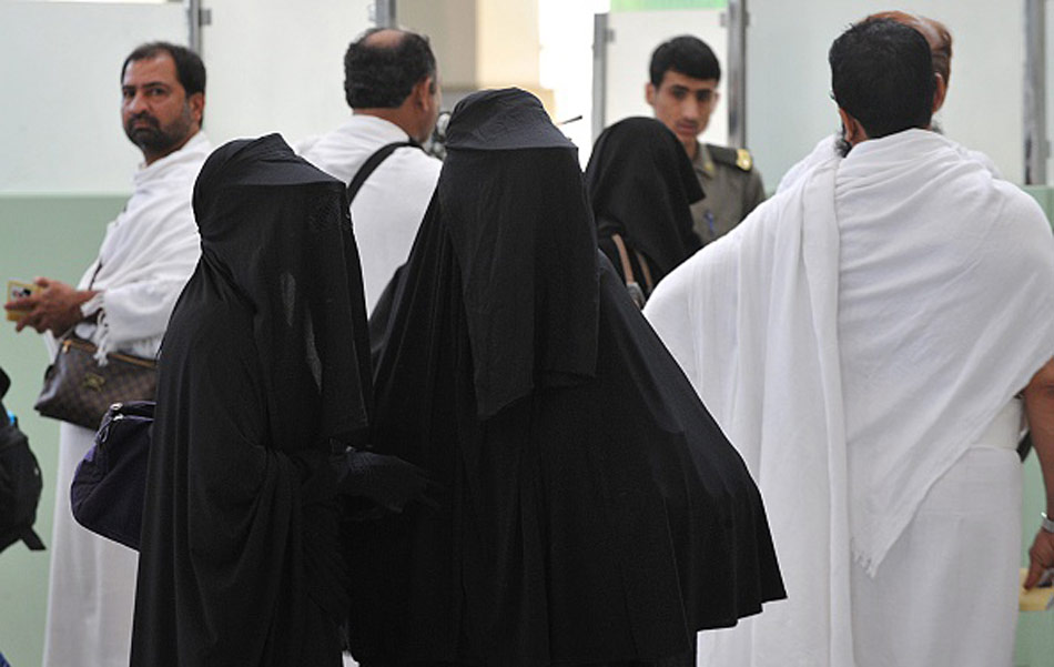 corona positive man wear burkha 