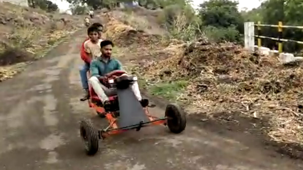 आदिवासी युवक ने बनाई बैट्री से चलने वाली कार 