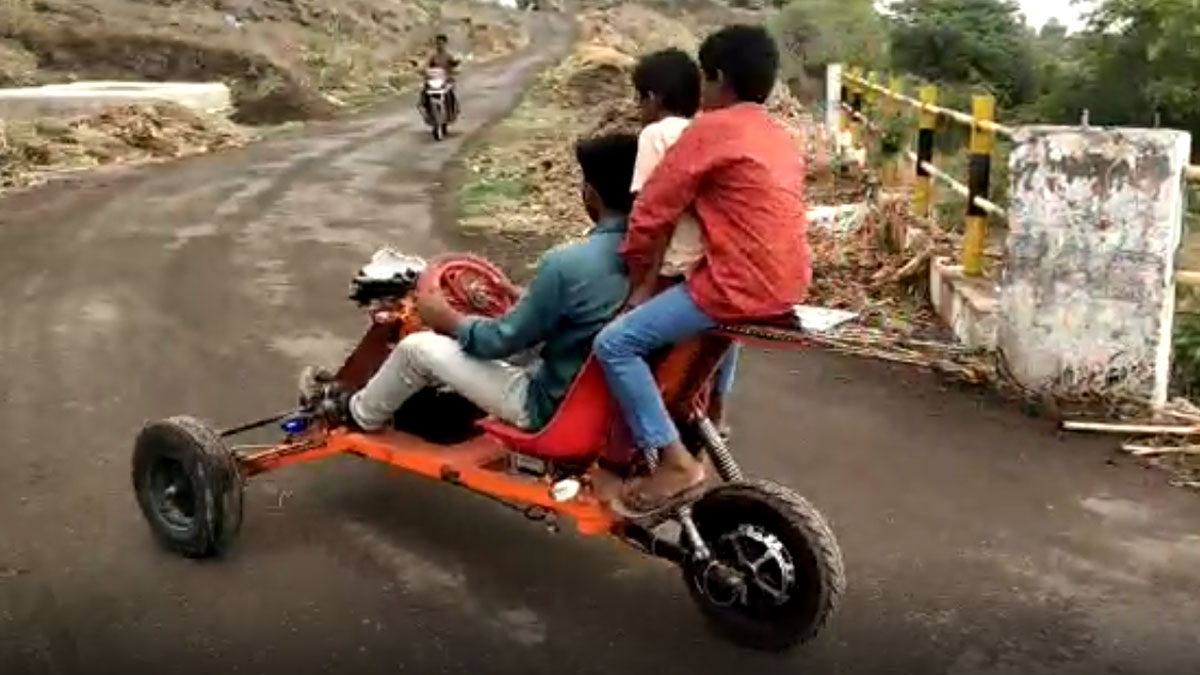 आदिवासी युवक ने बनाई बैट्री से चलने वाली कार