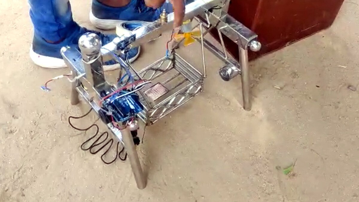 सेंसर युक्त झूला बनाकर जापान जा रहे छात्र की राह में रोड़ा बना कोरोना