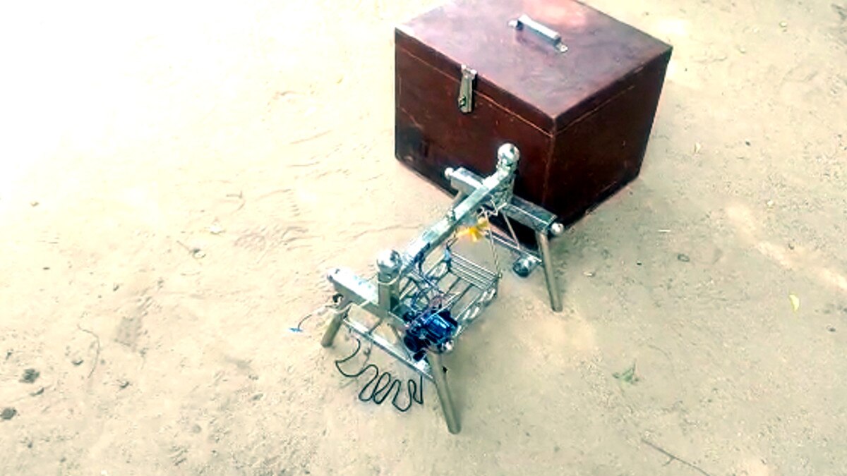 सेंसर युक्त झूला बनाकर जापान जा रहे छात्र की राह में रोड़ा बना कोरोना