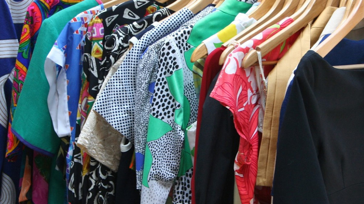 गंदे और मैले वस्त्र धारण करने वाले लोग