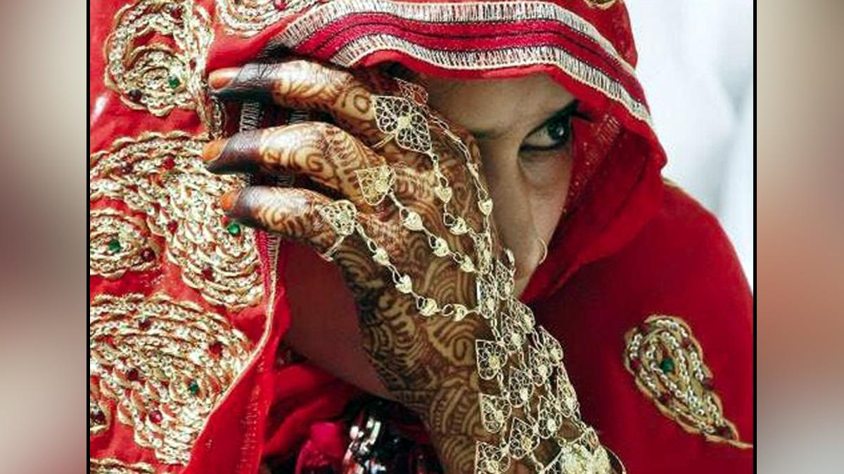 वरमाला डाल भाग गया दूल्हा, फिर दुल्हन की होने वाली भाभी से रचा ली शादी