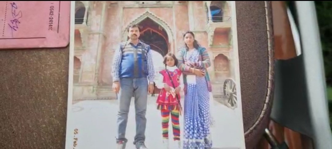 साधना के परिवार की फाइल फोटो