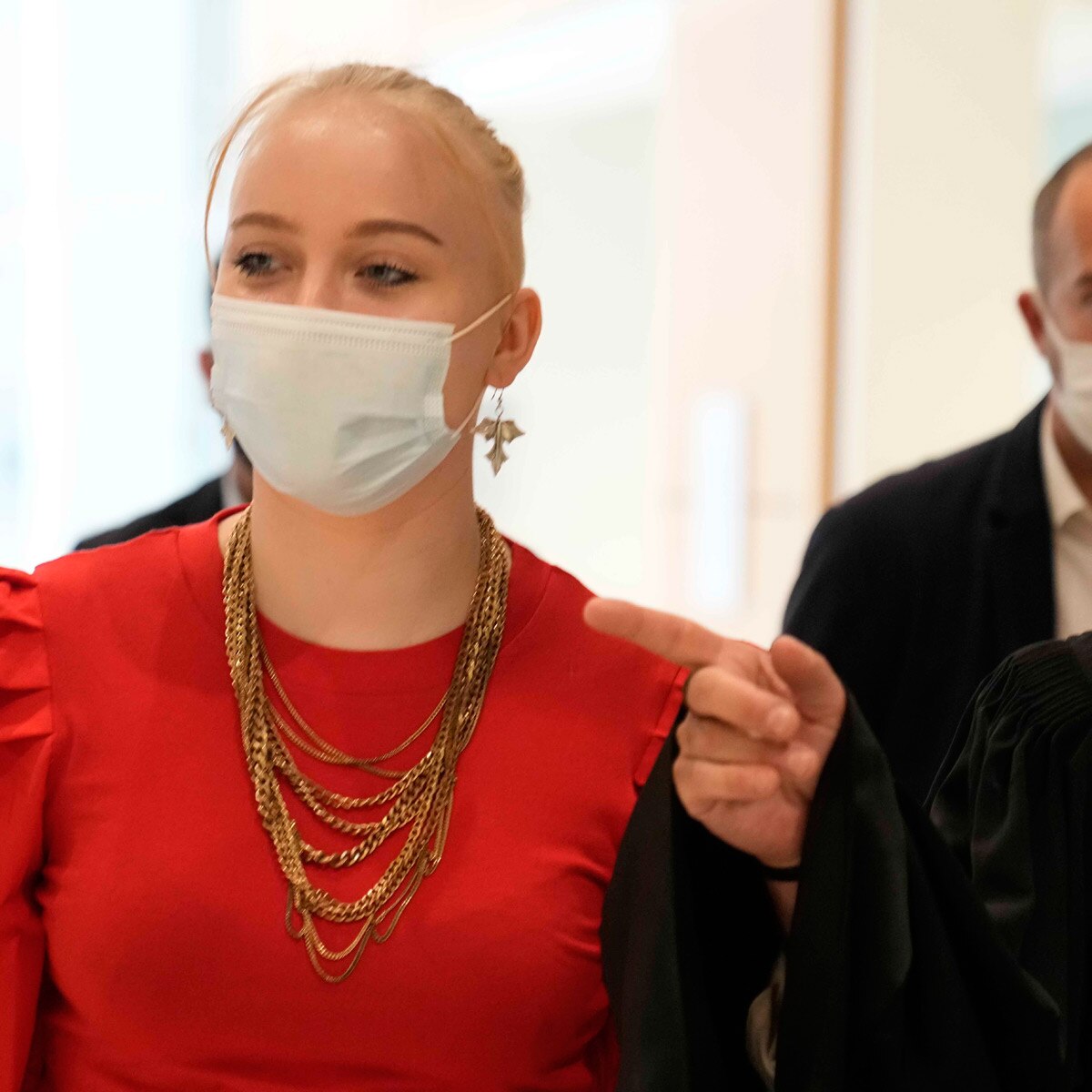 france girl anti islam