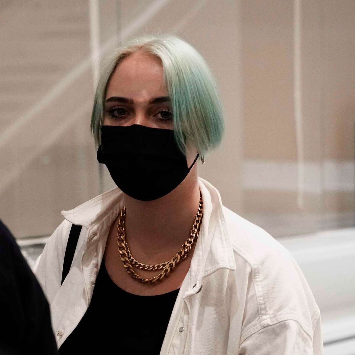 france girl anti islam