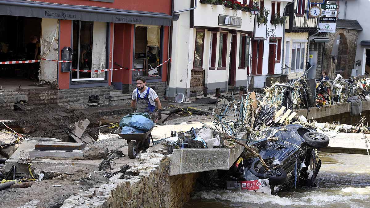 Massive Sinkhole Germany Flood