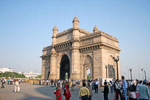 woman fell into sea while taking selfie