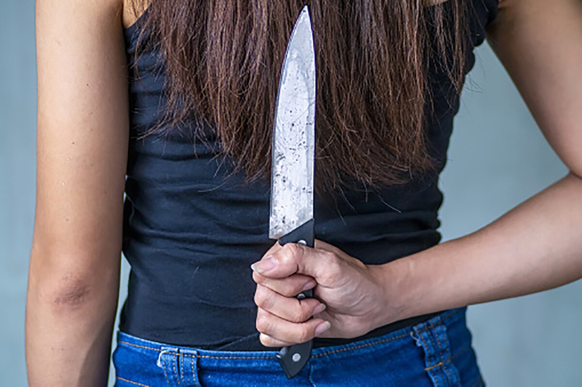 Teen stabbing girl