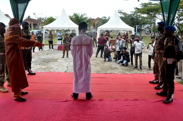 indonesian woman got hundred cane 