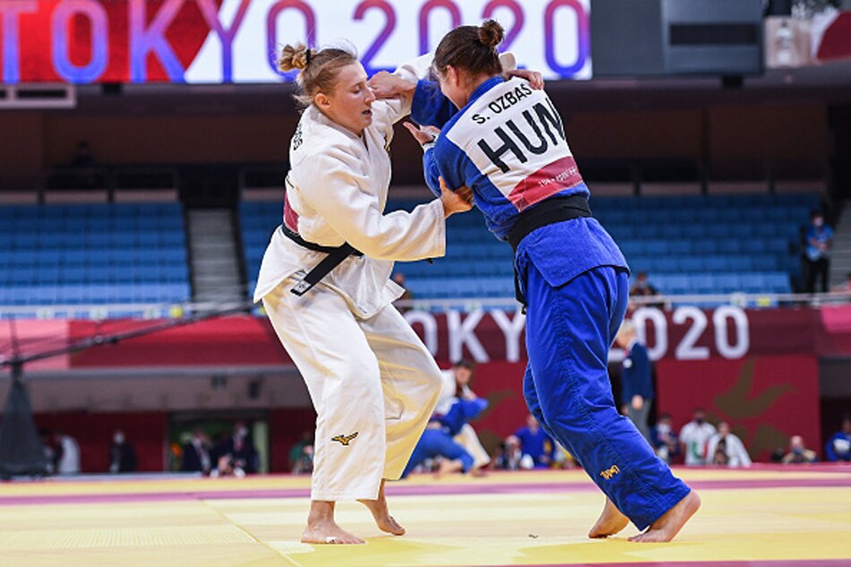 coach slaps female player