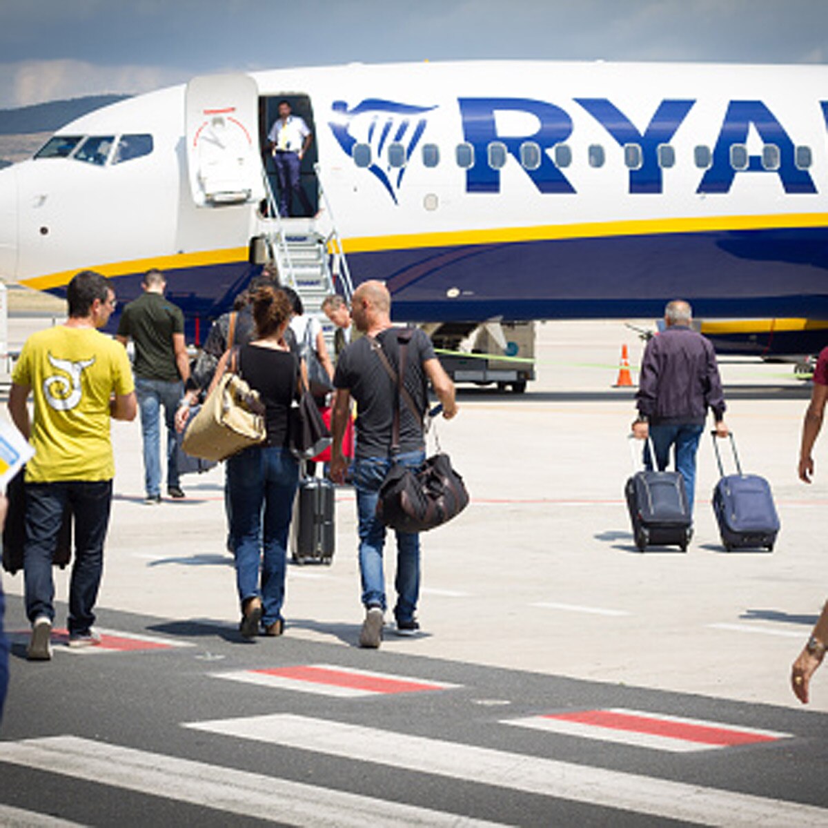 Ryanair passenger dies