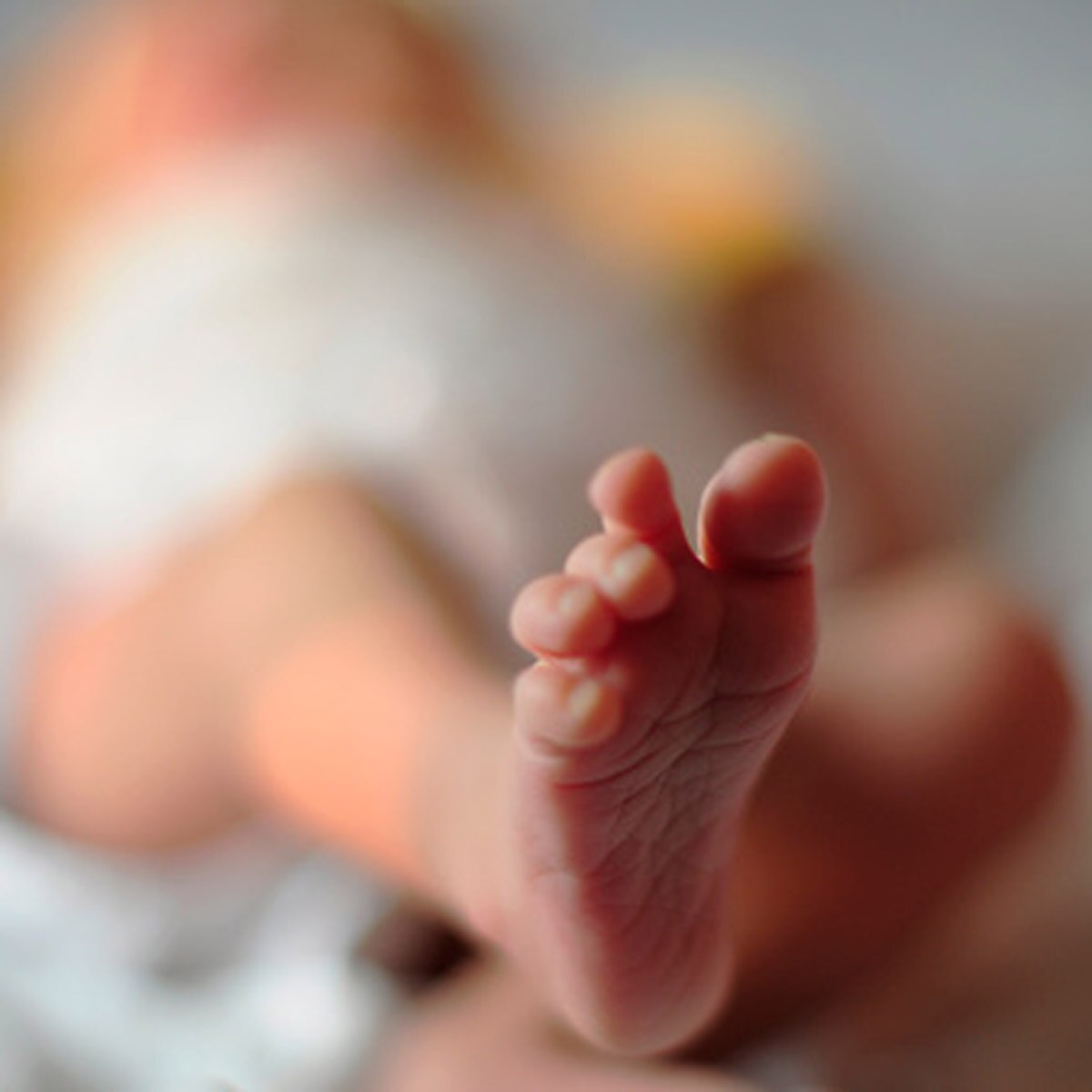 Twin Growing newborn 