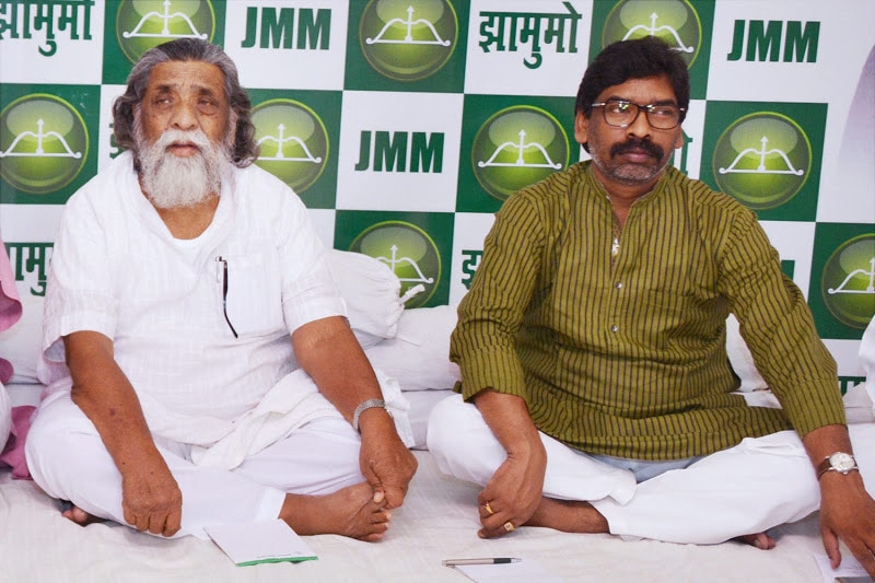 शिबू सोरेन के साथ हेमंत सोरेन