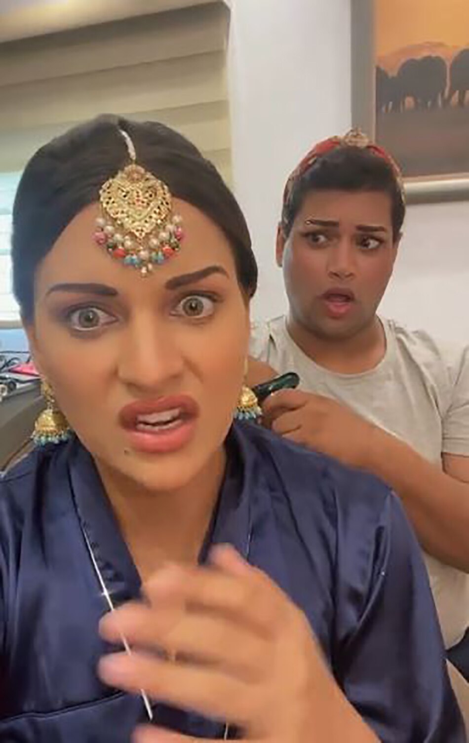 दोस्त संग हिमांशी खुराना