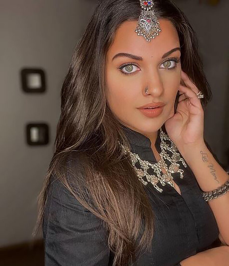 हिमांशी खुराना