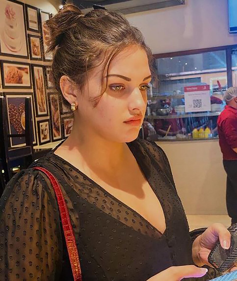 हिमांशी खुराना