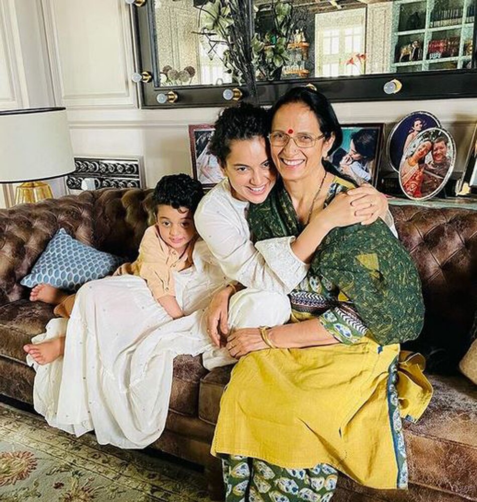 मां संग कंगना रनौत